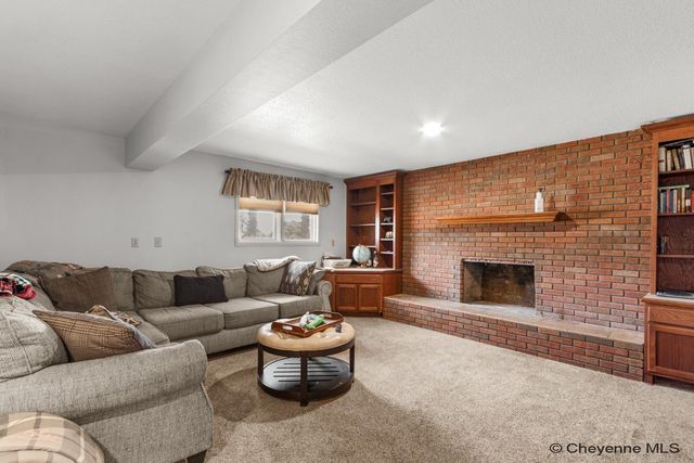 3158 BLUFF PL, Cheyenne, WY 82009
