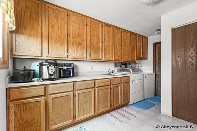 3158 BLUFF PL, Cheyenne, WY 82009
