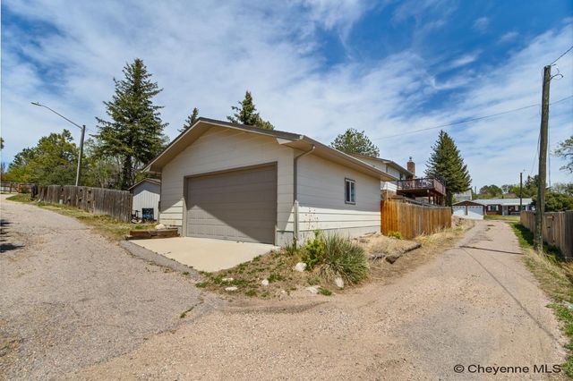 3158 BLUFF PL, Cheyenne, WY 82009