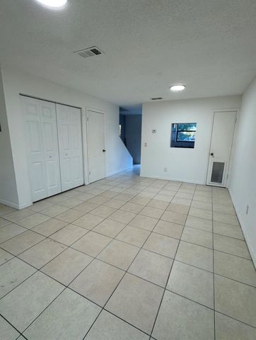 910 Wagner Place 3, Fort Pierce, FL 34982