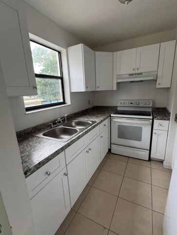 910 Wagner Place 3, Fort Pierce, FL 34982