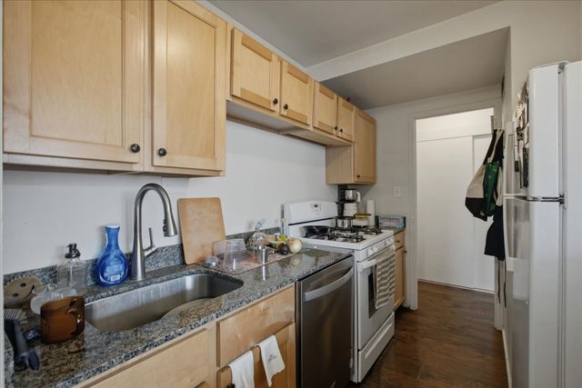 3950 N Lake Shore Drive 2103A, Chicago, IL 60613