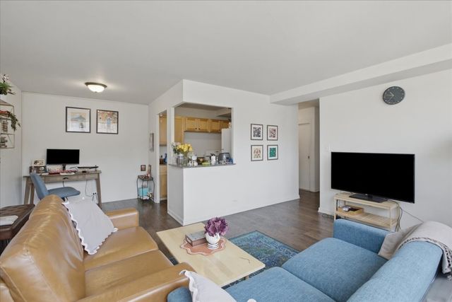 3950 N Lake Shore Drive 2103A, Chicago, IL 60613