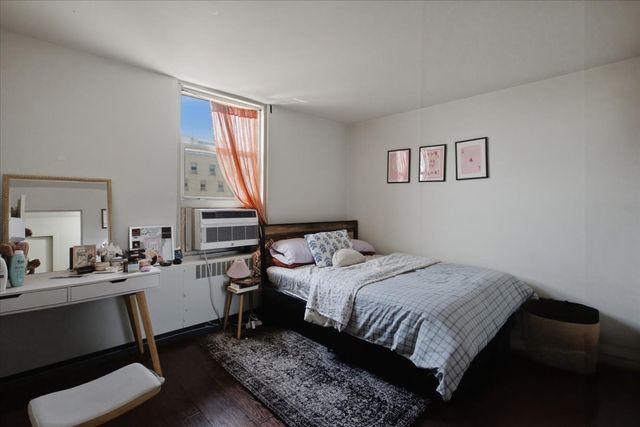 3950 N Lake Shore Drive 2103A, Chicago, IL 60613