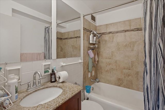 3950 N Lake Shore Drive 2103A, Chicago, IL 60613