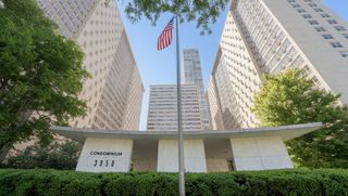 3950 N Lake Shore Drive 2103A, Chicago, IL 60613