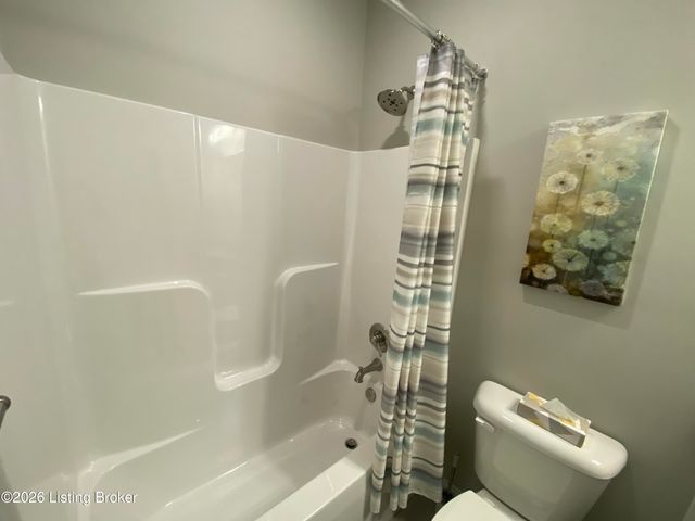 7515 Pavilion Park Rd, Louisville, KY 40214