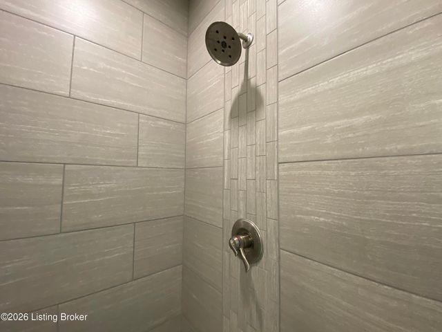 7515 Pavilion Park Rd, Louisville, KY 40214