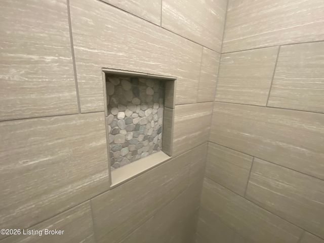 7515 Pavilion Park Rd, Louisville, KY 40214