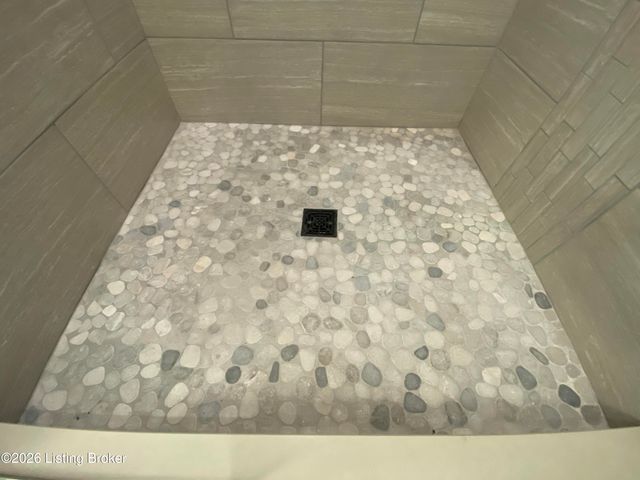 7515 Pavilion Park Rd, Louisville, KY 40214