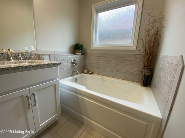 7515 Pavilion Park Rd, Louisville, KY 40214