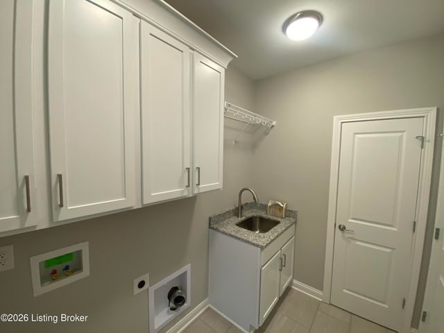 7515 Pavilion Park Rd, Louisville, KY 40214