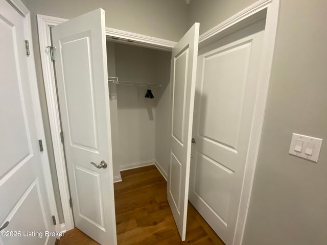 7515 Pavilion Park Rd, Louisville, KY 40214