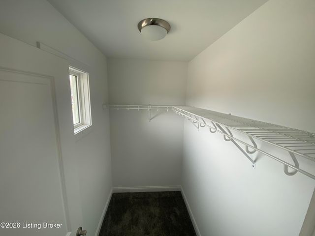 7515 Pavilion Park Rd, Louisville, KY 40214