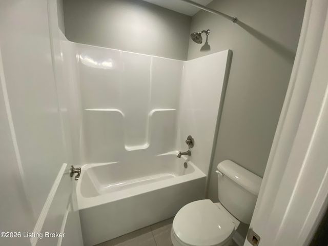 7515 Pavilion Park Rd, Louisville, KY 40214