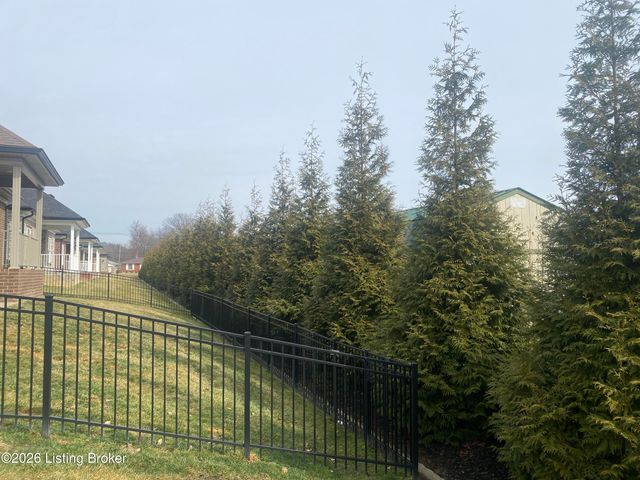 7515 Pavilion Park Rd, Louisville, KY 40214