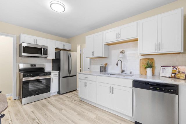 2736 S 52nd PLACE, Milwaukee, WI 53219