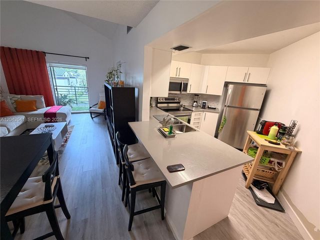 9731 Fontainebleau Boulevard F314, Miami, FL 33172