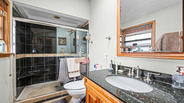 1525 Elm Street, Park Ridge, IL 60068