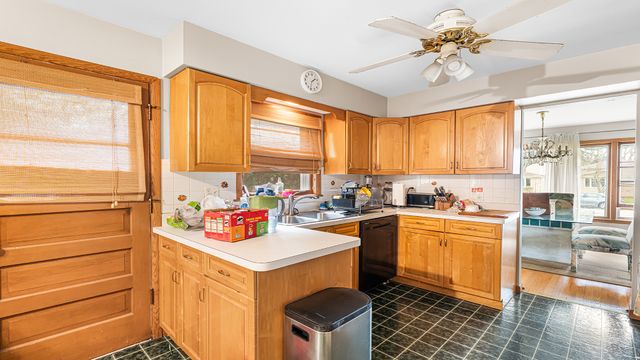 1525 Elm Street, Park Ridge, IL 60068