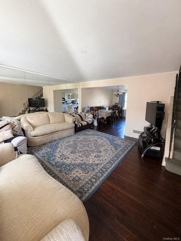 5846 206th Street, Oakland Gardens, NY 11364