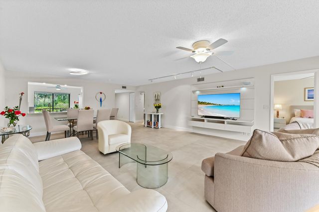 5743 Fairway Park Court 105, Boynton Beach, FL 33437