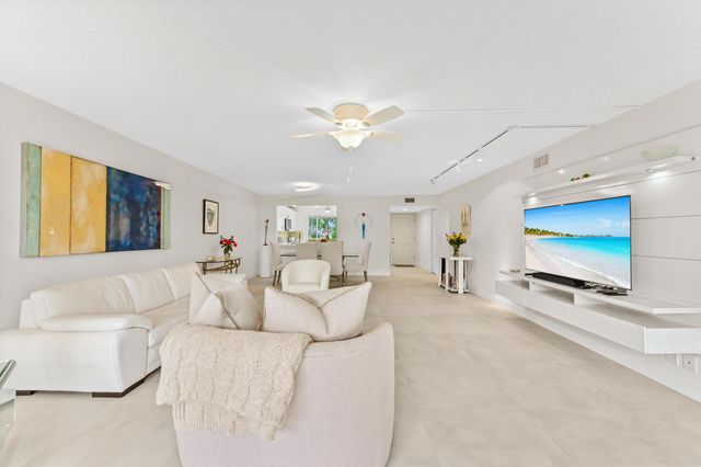 5743 Fairway Park Court 105, Boynton Beach, FL 33437