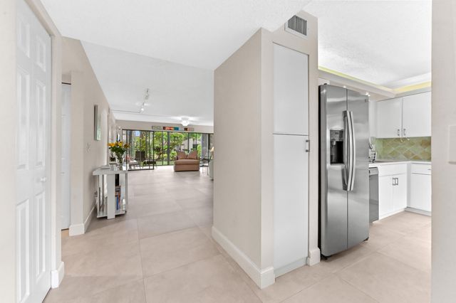 5743 Fairway Park Court 105, Boynton Beach, FL 33437