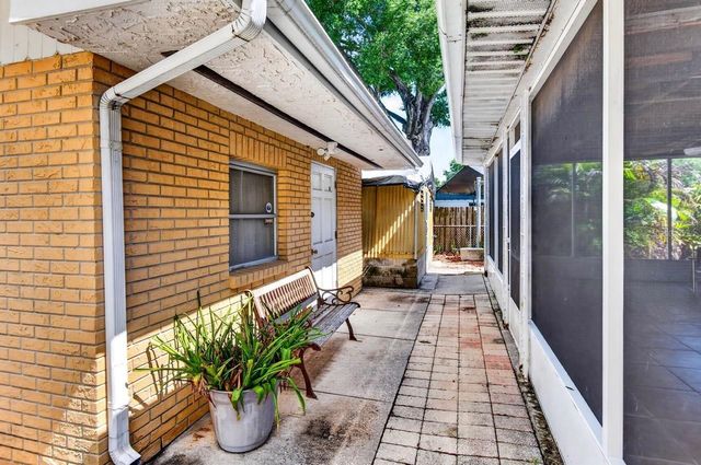 825 W WHATLEY PLACE, Tampa, FL 33604