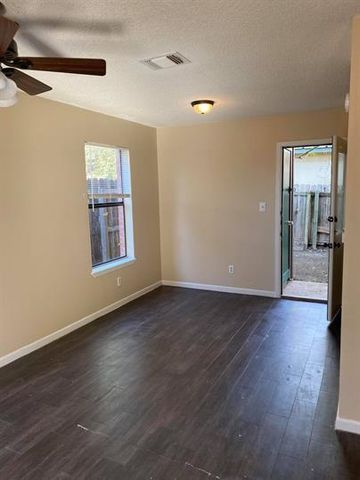 139 Elm DR 106, Lockhart, TX 78644