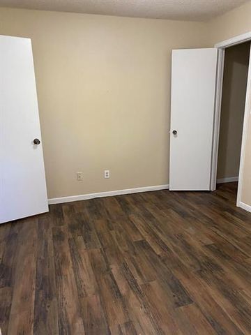 139 Elm DR 106, Lockhart, TX 78644