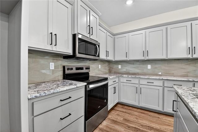 1336 N Holland Drive, Independence, MO 64056