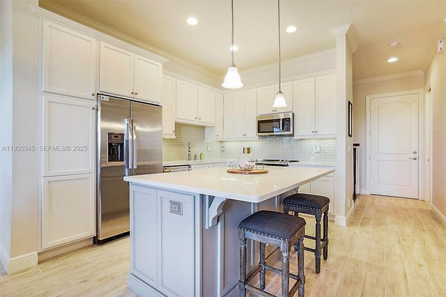 140 Ocean Breeze Dr 140, Juno Beach, FL 33408