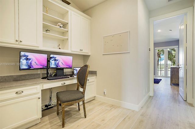 140 Ocean Breeze Dr 140, Juno Beach, FL 33408