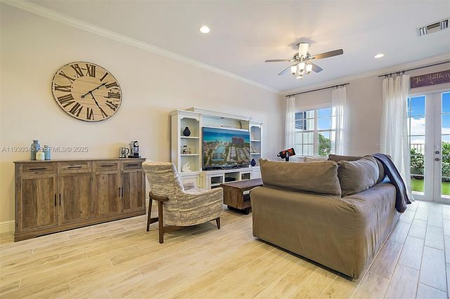 140 Ocean Breeze Dr 140, Juno Beach, FL 33408