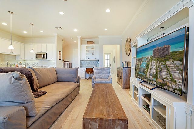 140 Ocean Breeze Dr 140, Juno Beach, FL 33408