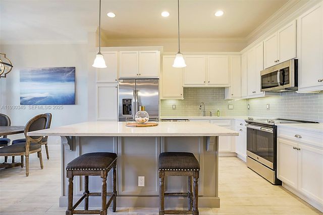 140 Ocean Breeze Dr 140, Juno Beach, FL 33408