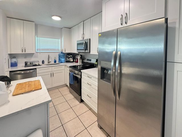151 SW 15th Street B, Pompano Beach, FL 33060