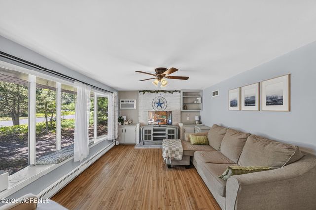3 Quiver Court, Toms River, NJ 08753