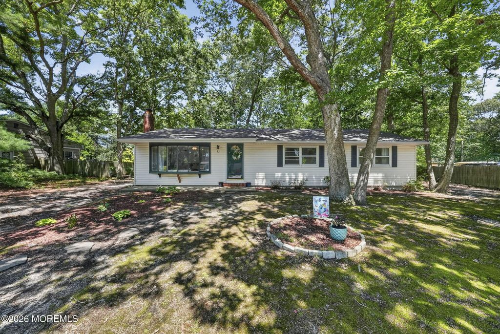 3 Quiver Court, Toms River, NJ 08753