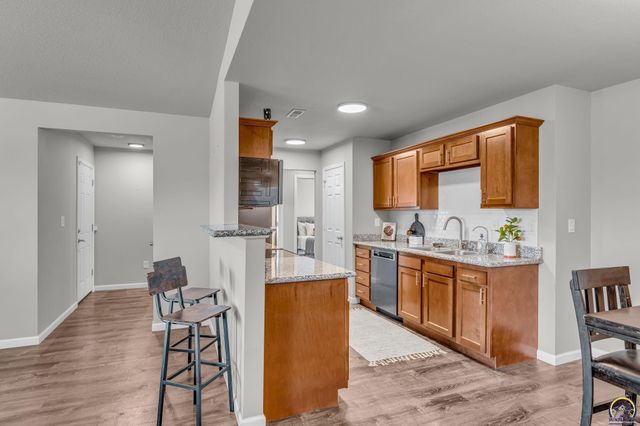 6100 SW 4th St, Topeka, KS 66615