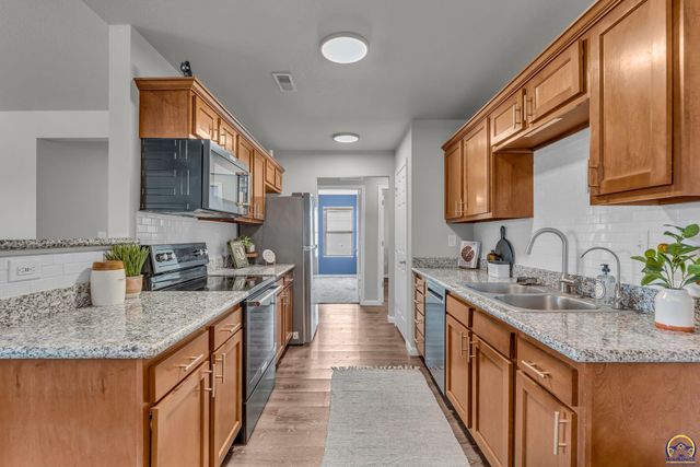 6100 SW 4th St, Topeka, KS 66615