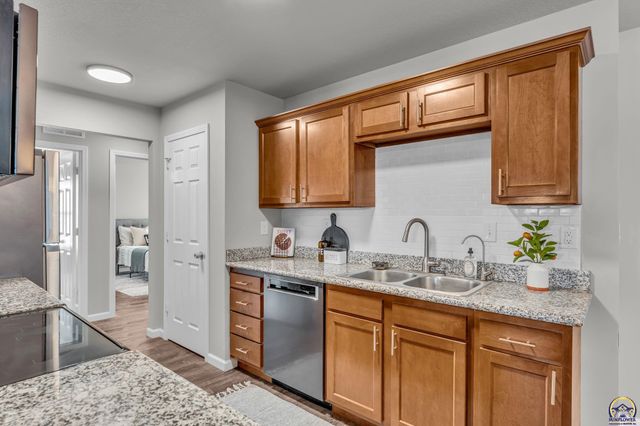 6100 SW 4th St, Topeka, KS 66615