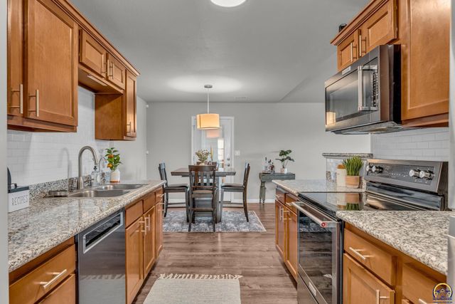 6100 SW 4th St, Topeka, KS 66615