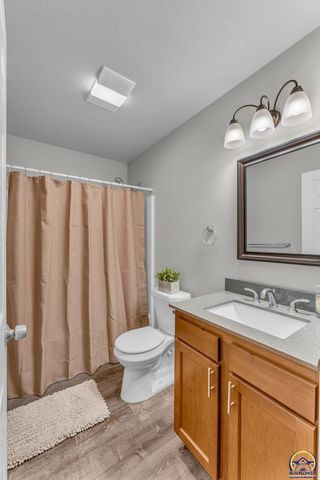 6100 SW 4th St, Topeka, KS 66615