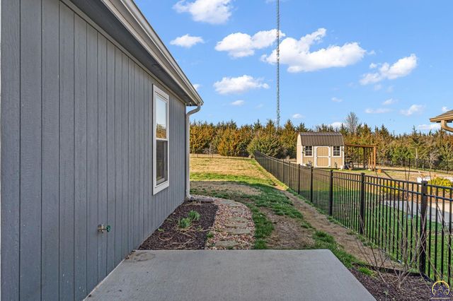 6100 SW 4th St, Topeka, KS 66615