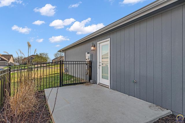 6100 SW 4th St, Topeka, KS 66615