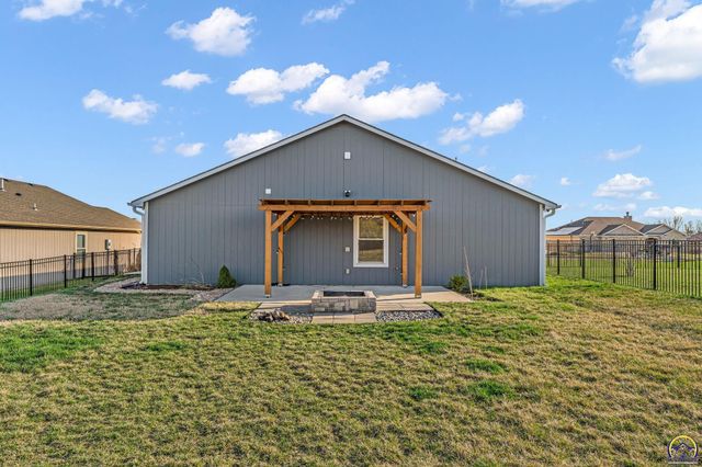 6100 SW 4th St, Topeka, KS 66615