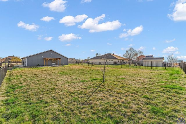 6100 SW 4th St, Topeka, KS 66615