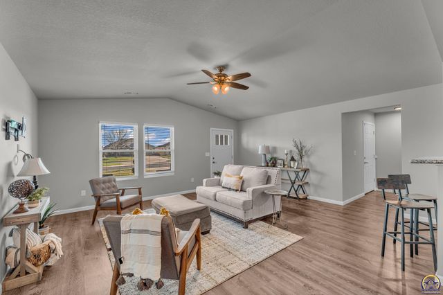 6100 SW 4th St, Topeka, KS 66615